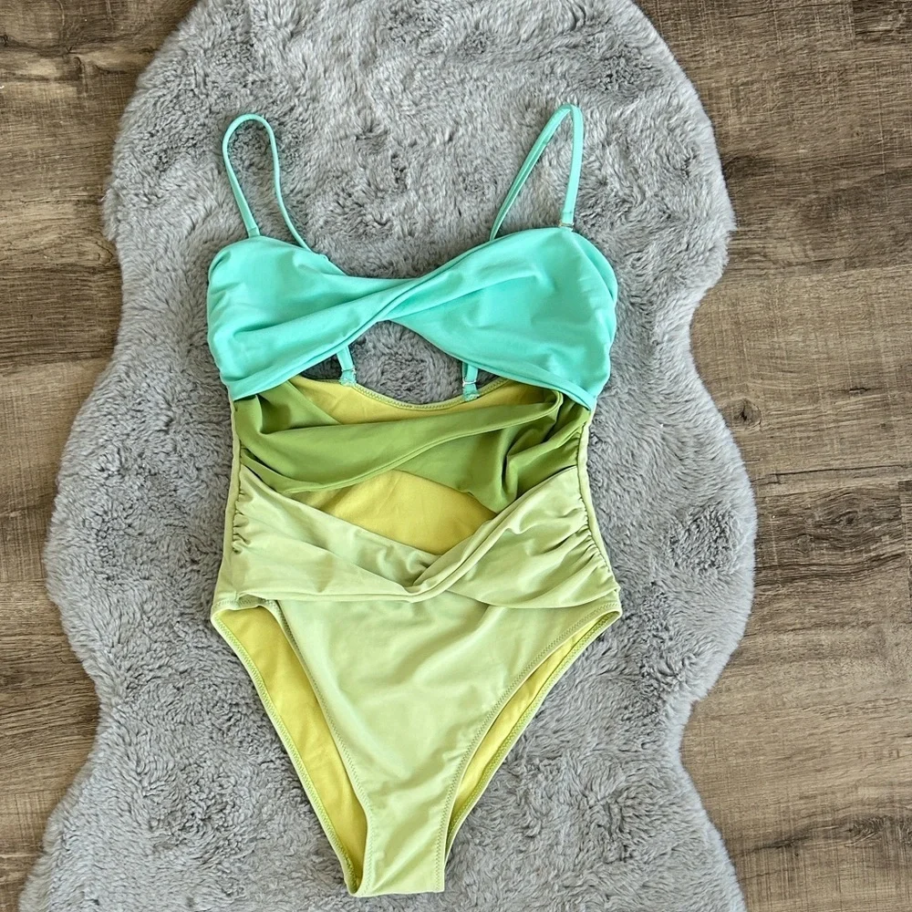 Mermaid Swimwear Cutout Twist Front One Piece Swimsuit M